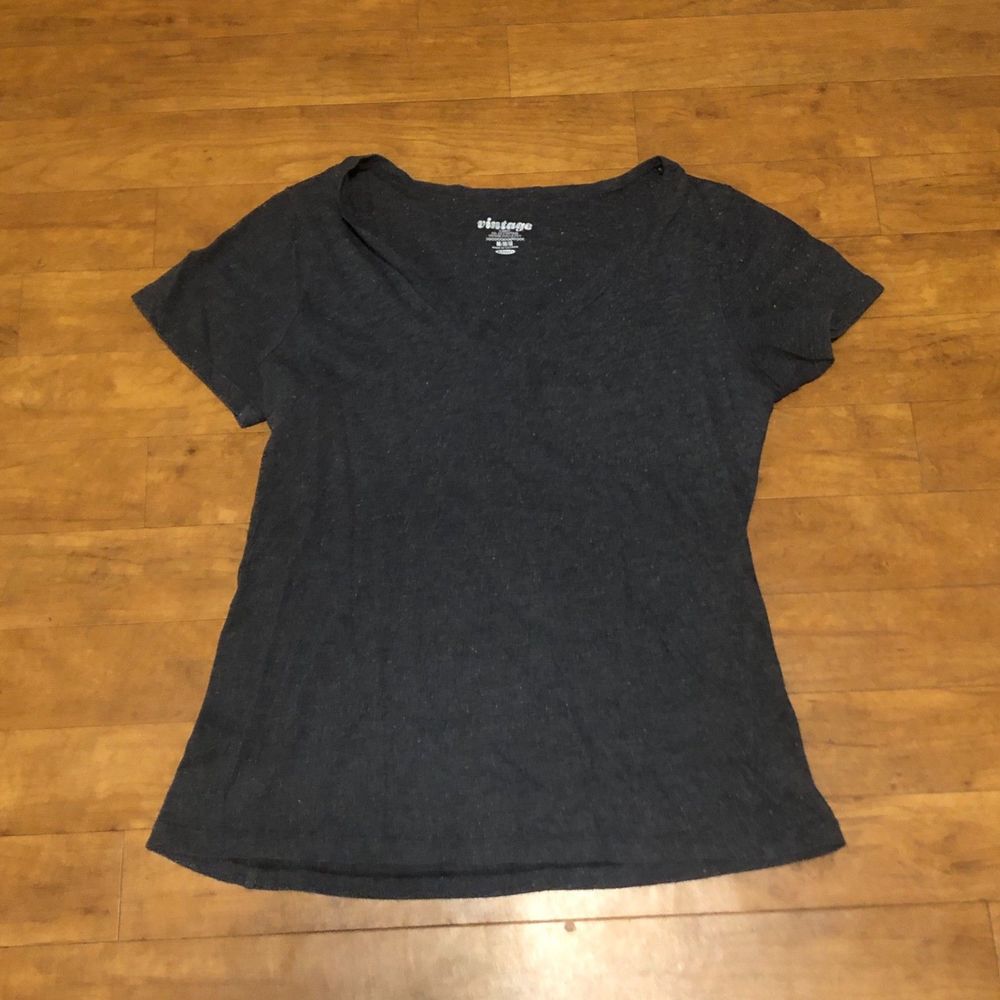 Old Navy Color Blend V-Neck T-Shirt Size M